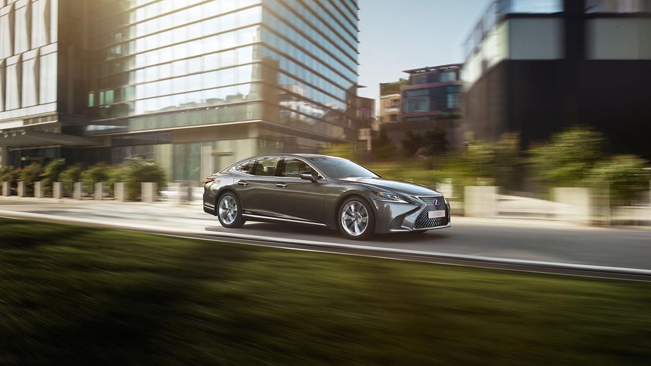 lexus-ls-ciudad