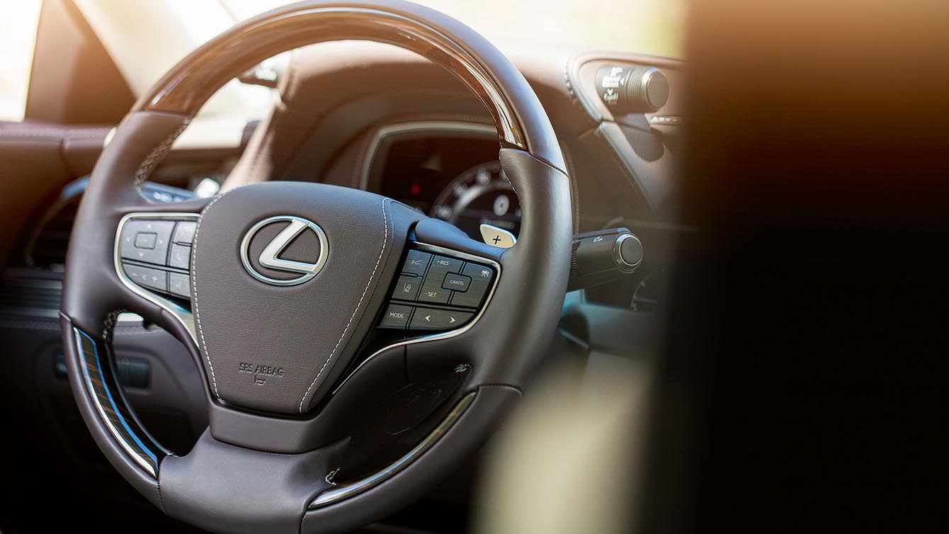 lexus-ls-volante