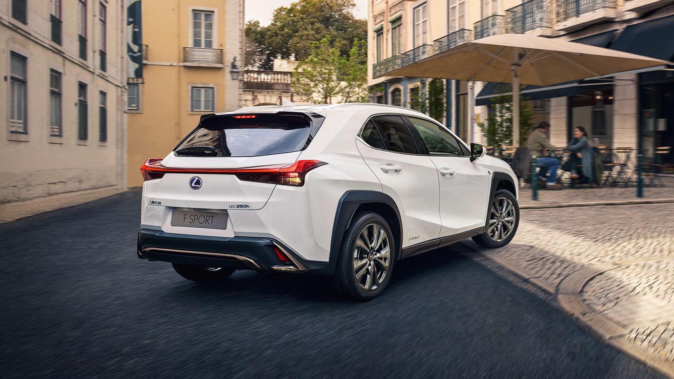 lexus-ux-trasera